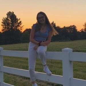 Meet your Posher, Becca